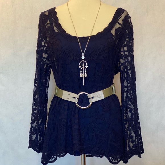 πHOST PICKπ Capri Sioni Sheer Embroidered Top - Picture 4 of 9